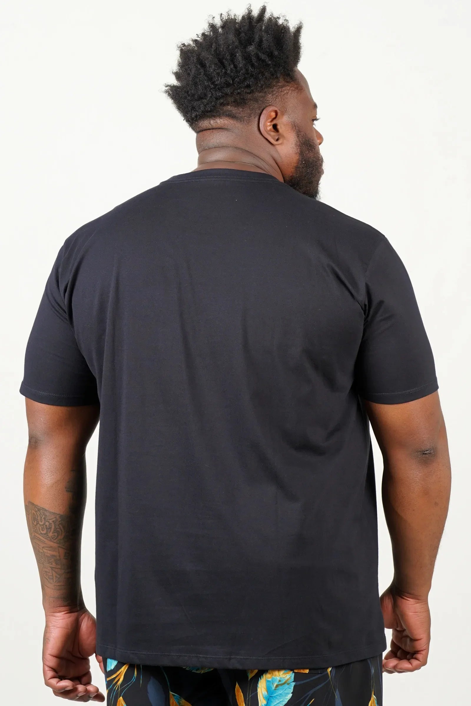 Camiseta Masculina Plus Size de Algodão Preto